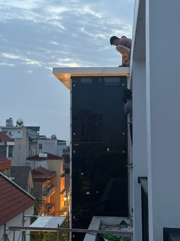 Thang máy kính Ychilift nhìn từ bên ngoài đảm bảo tính thẩm mỹ cao