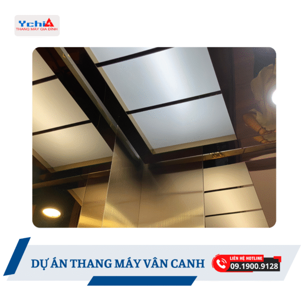 Trần giả thang máy kết hợp đèn cùng inox sang trọng làm nổi bật không gian cabin
