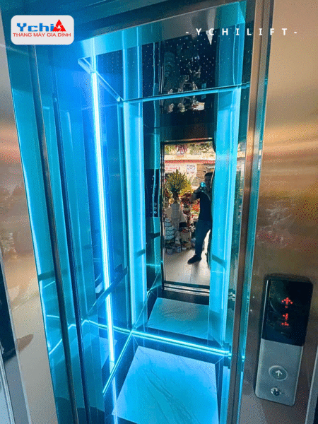 Bên trong cabin Inox gương với hiệu ứng đèn LED xanh dương độc đáo