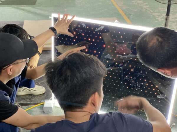 Chiếc thang máy đèn led tại Hải Dương yêu cầu cao về kỹ thuật thực hiện 