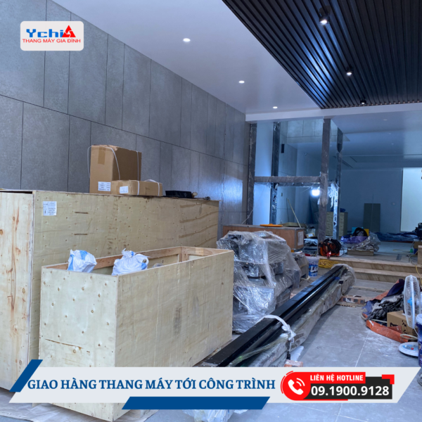 Khách hàng kiểm tra số lượng, chất lượng phụ kiện hàng được Ychi vận chuyển
